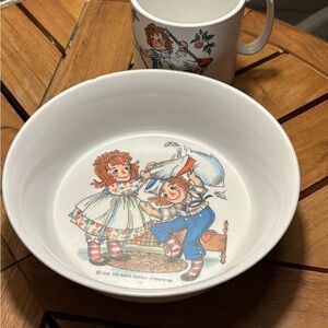 1969 Raggedy Ann & Andy Playing Oneida Deluxe Bowl & Cup Melamine Set